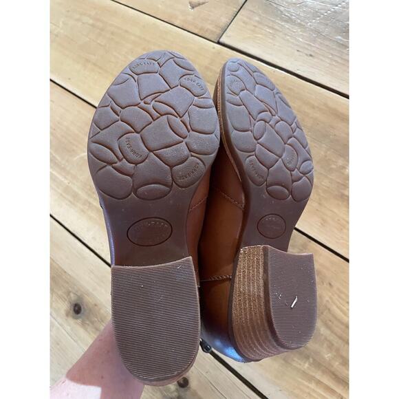 Kork-Ease Women's brown leather booties. V slits. Zipper back. Size 8M - Picture 6 of 6